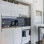 Car-friendly Gem, Quiet With Free Parking
