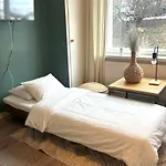 Car-friendly Gem, Quiet With Free Parking *