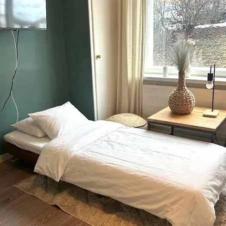 Car-friendly Gem, Quiet With Free Parking *